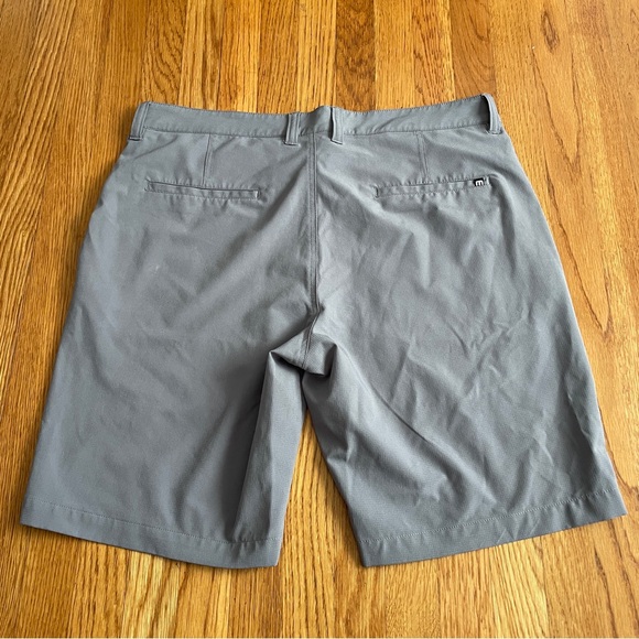 Travis Mathew Men's Gray golf business Performance Shorts 35 - Picture 2 of 6